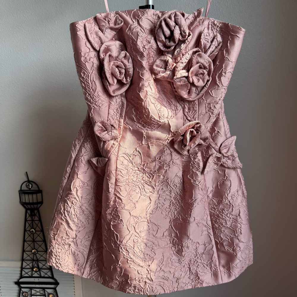 NWT Muse by Marchesa Petal Floral Jacquard Strapless Neck Applique Dress Sz 2 - Picture 2 of 10